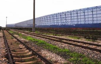  Valla para arena en una línea de ferrocarril